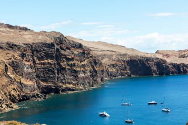 Portekiz 'in Madeira şehrinin doğusundaki Ponta de Sao Lourenco' da güzel bir manzara..