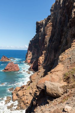 Portekiz 'in Madeira şehrinin doğusundaki Ponta de Sao Lourenco' da güzel bir manzara..