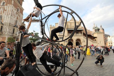 Cadde - Sokak tiyatroları Krakov, Polonya için Uluslararası Festivali. New Shores - bir street parade doğru bir Odyssey