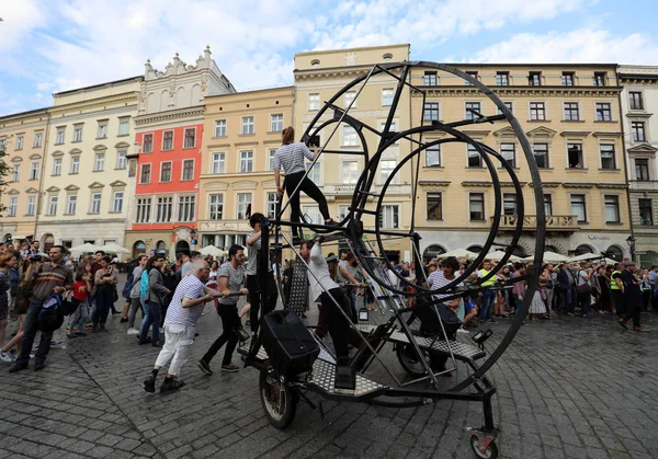 Улица - Международный фестиваль уличных театров в польском городе Оскол . — стоковое фото