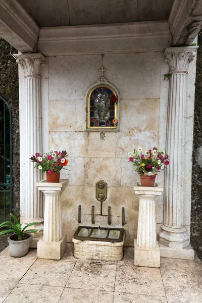 La fuente de bebida de Nuestra Señora de Monte, Funchal, Madeira — Foto de Stock