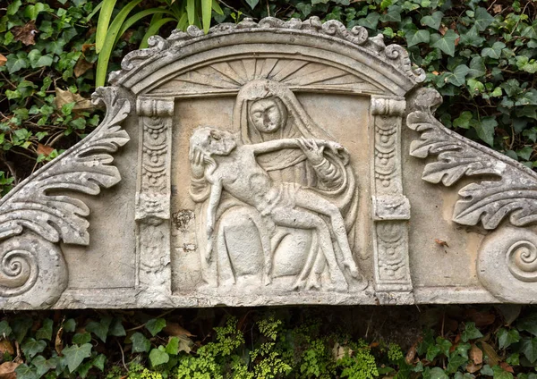 红霞-平铺描绘基督诞生的场景，在蒙特宫热带花园，丰沙尔，马德拉，葡萄牙. — 图库照片