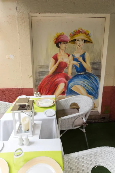 Strefa Velha - najstarsza dzielnica słynie z najlepszych restauracji i kawiarni w mieście Funchal. Madera, Portugalia. — Zdjęcie stockowe