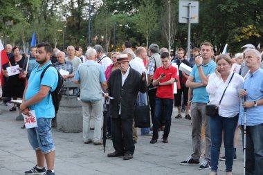 Hükümet muhalifleri binlerce Krakow'da yeni yargı reformlar ve Yargıtay değiştirmek için gelecek planları karşı protesto etti. Cracow. Polonya.