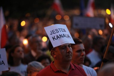 Hükümet muhalifleri binlerce Krakow'da yeni yargı reformlar ve Yargıtay değiştirmek için gelecek planları karşı protesto etti. Cracow. Polonya