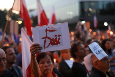 Hükümet muhalifleri binlerce Krakow'da yeni yargı reformlar ve Yargıtay değiştirmek için gelecek planları karşı protesto etti. Cracow. Polonya