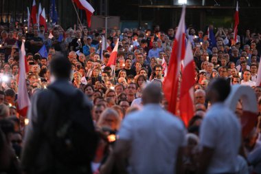 Hükümet muhalifleri binlerce Krakow'da yeni yargı reformlar ve Yargıtay değiştirmek için gelecek planları karşı protesto etti. Cracow. Polonya.