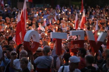 Hükümet muhalifleri binlerce Krakow'da yeni yargı reformlar ve Yargıtay değiştirmek için gelecek planları karşı protesto etti. Cracow. Polonya.