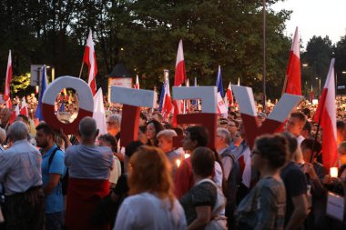 Hükümet muhalifleri binlerce Krakow'da yeni yargı reformlar ve Yargıtay değiştirmek için gelecek planları karşı protesto etti. Cracow. Polonya.