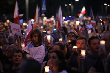 Hükümet muhalifleri binlerce Krakow'da yeni yargı reformlar ve Yargıtay değiştirmek için gelecek planları karşı protesto etti. Cracow. Polonya.