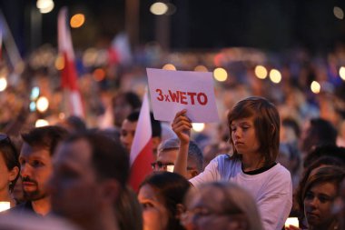 Hükümet muhalifleri binlerce Krakow'da yeni yargı reformlar ve Yargıtay değiştirmek için gelecek planları karşı protesto etti. Cracow. Polonya.