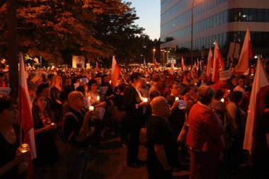 Hükümet muhalifleri binlerce Krakow'da yeni yargı reformlar ve Yargıtay değiştirmek için gelecek planları karşı protesto etti. Cracow. Polonya.
