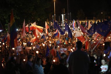 Hükümet muhalifleri binlerce Krakow'da yeni yargı reformlar ve Yargıtay değiştirmek için gelecek planları karşı protesto etti. Cracow. Polonya.