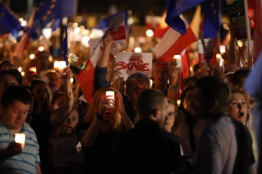 Hükümet muhalifleri binlerce Krakow'da yeni yargı reformlar ve Yargıtay değiştirmek için gelecek planları karşı protesto etti. Cracow. Polonya.