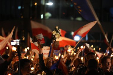 Hükümet muhalifleri binlerce Krakow'da yeni yargı reformlar ve Yargıtay değiştirmek için gelecek planları karşı protesto etti. Cracow. Polonya.