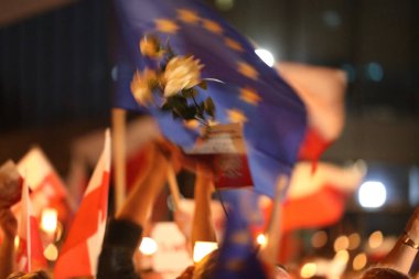 Hükümet muhalifleri binlerce Krakow'da yeni yargı reformlar ve Yargıtay değiştirmek için gelecek planları karşı protesto etti. Cracow. Polonya.