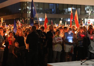 Hükümet muhalifleri binlerce Krakow'da yeni yargı reformlar ve Yargıtay değiştirmek için gelecek planları karşı protesto etti. Cracow. Polonya.