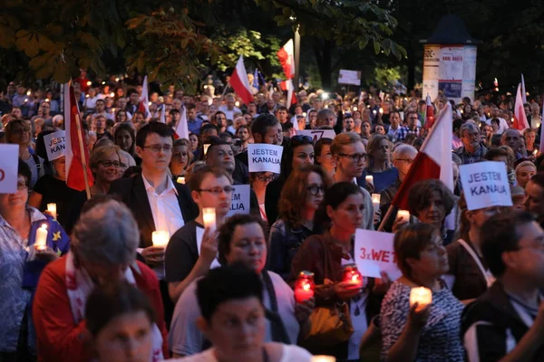 Hükümet muhalifleri binlerce Krakow'da yeni yargı reformlar ve Yargıtay değiştirmek için gelecek planları karşı protesto etti. Cracow. Polonya.
