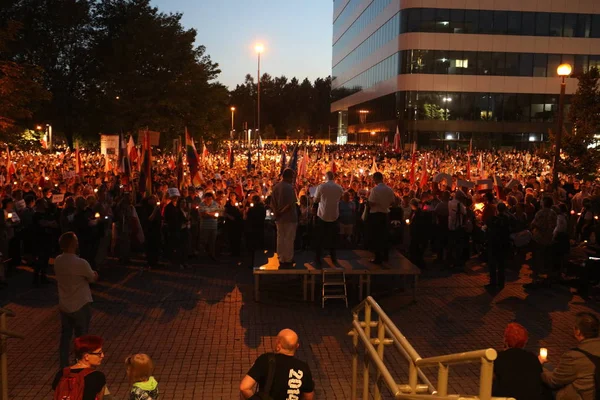 Hükümet muhalifleri binlerce Krakow'da yeni yargı reformlar ve Yargıtay değiştirmek için gelecek planları karşı protesto etti. Cracow. Polonya.