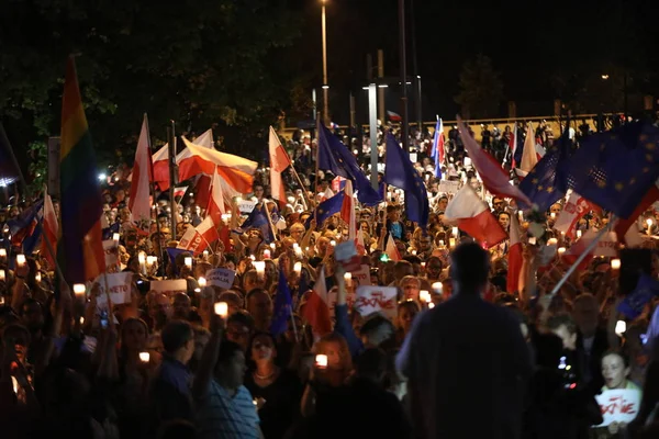 Ezer kormány ellenfelek tiltakoztak Krakkóban új igazságügyi reform és a jövőbeli tervek-hoz cserél a Legfelsőbb Bíróság. Cracow. Lengyelország. — Stock Fotó