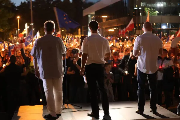 Hükümet muhalifleri binlerce Krakow'da yeni yargı reformlar ve Yargıtay değiştirmek için gelecek planları karşı protesto etti. Cracow. Polonya.