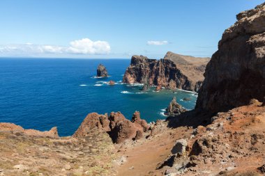 Portekiz 'in Madeira şehrinin doğusundaki Ponta de Sao Lourenco' da güzel bir manzara.