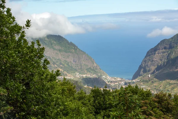 Vista da costa norte em torno de São Vincente, Madeira, Portugal , — Fotografia de Stock