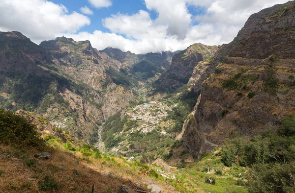 Az apácák völgye, Curral das Freiras Madeira szigetén, Portugália. — Stock Fotó