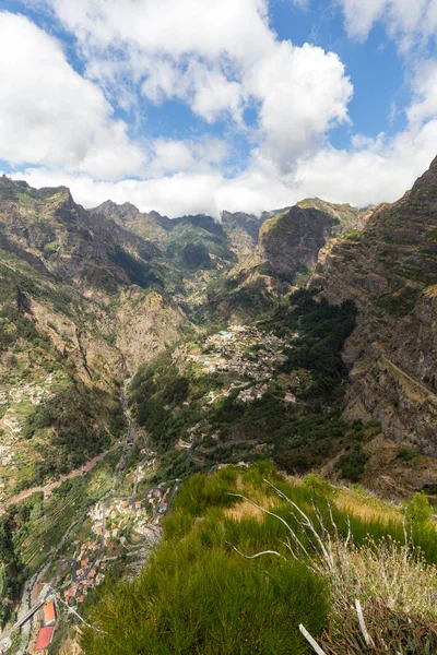 Az apácák völgye, Curral das Freiras Madeira szigetén, Portugália. — Stock Fotó