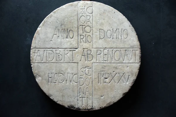 Inscription of Abbot Audiberto /838y/  in Castelvecchio Museum. Verona, Italy — Stock Photo, Image