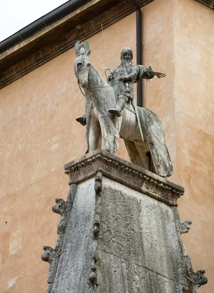 Arche Scaligere, en grupp av fem gotiska gravmonument firar Scaliger familjen i Verona. Italien — Stockfoto