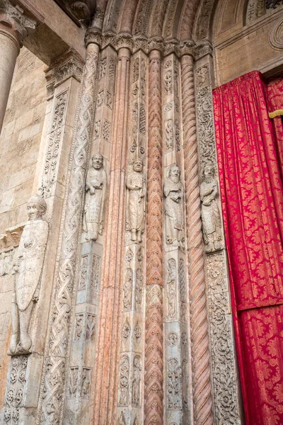 Der duomo di verona (kathedrale von santa maria matricolare), verona, veneto, italien — Stockfoto