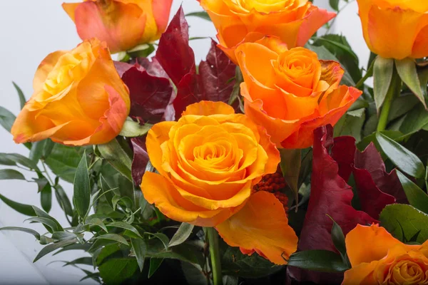 Krásnou kytici růží oranžové — Stock fotografie