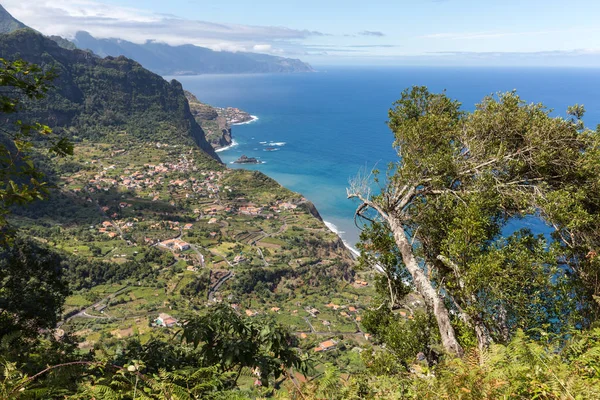 Madeira, Portekiz Kuzey kıyısında üzerinde bakış açısı