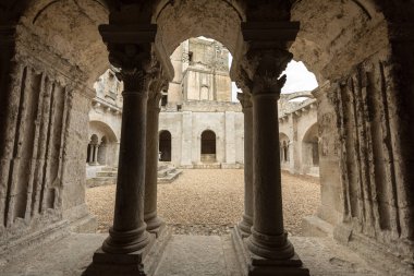  Arles, Fransa yakınlarındaki Montmajour 'da Aziz Peter Manastırı.