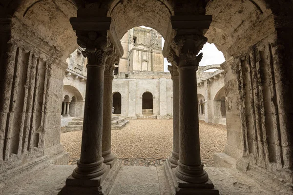 Klostret St Peter i Montmajour nära Arles, Frankrike. — Stockfoto