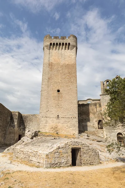  Arles, Fransa yakınlarındaki Montmajour 'da Aziz Peter Manastırı.