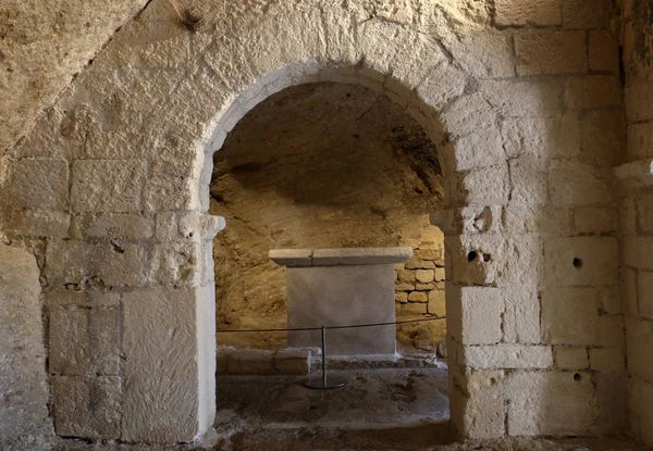 Capilla románica de San Pedro en la Abadía de Montmajour cerca de Arles, Francia . —  Fotos de Stock