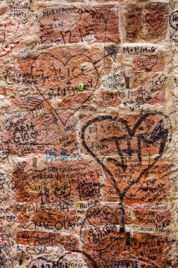 Aşk mesajı Juliet evde, Verona, İtalya ile kaplı duvar parçası