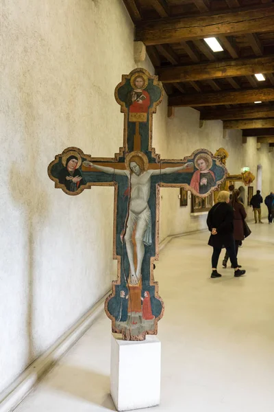 Castelvecchio'yu müzesinde haç. Verona, İtalya