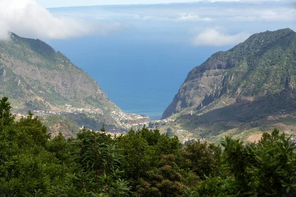 Costa Norte da Ilha da Madeira, Portugal, na zona de São Vicente . — Fotografia de Stock