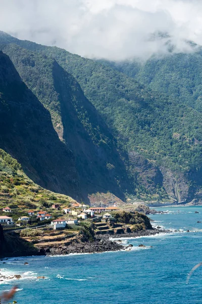 Miradouro sobre a costa norte da Madeira, Portugal — Fotografia de Stock