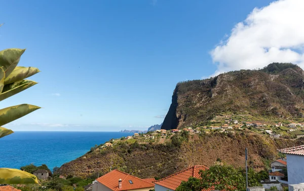 Punto di vista sulla costa settentrionale di Madeira, Portogallo — Foto Stock