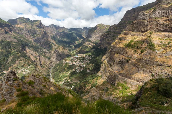 Az apácák völgye, Curral das Freiras Madeira szigetén, Portugália — Stock Fotó