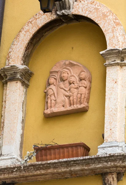 Detalle arquitectónico en el centro histórico de Verona. Italia . —  Fotos de Stock