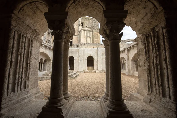Fransa, Arles yakınlarındaki Montmajour Manastırı.