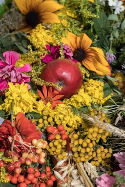 el yapımı güzel buketler çiçek ve otlar.