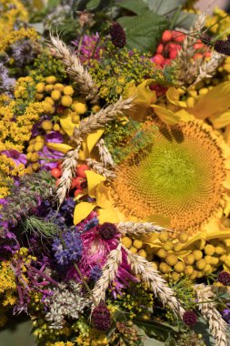 el yapımı güzel buketler çiçek ve otlar.