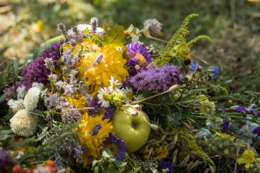 el yapımı güzel buketler çiçek ve otlar.