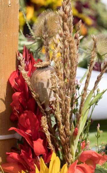 el yapımı güzel buketler çiçek ve otlar.